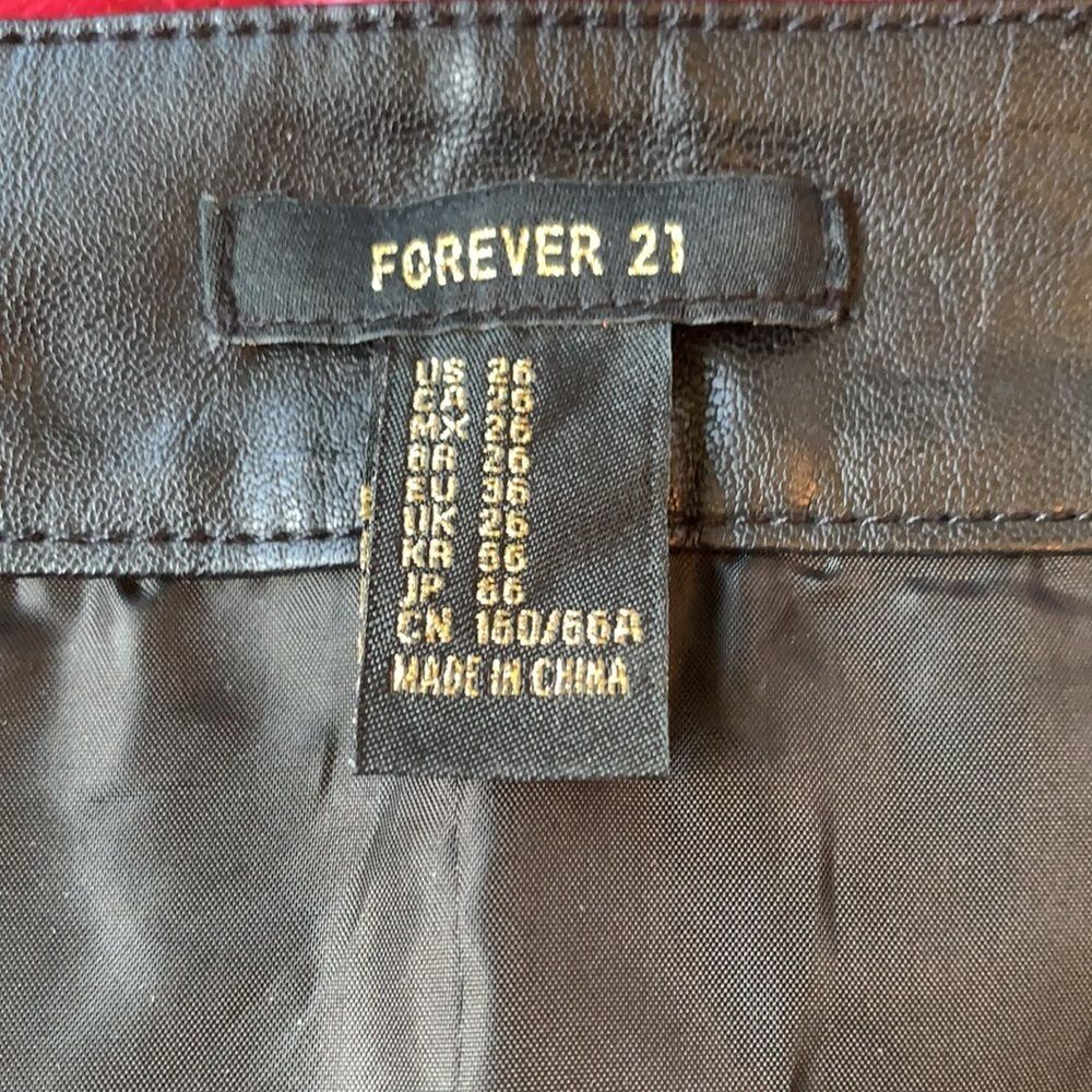 Forever 21 Button-Front Black Mini Skirt Faux leather / suede patchwork Size 26 - Picture 6 of 7